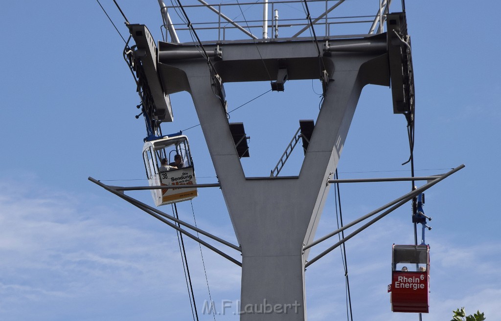 Koelner Seilbahn Gondel blieb haengen Koeln Linksrheinisch P024.JPG - Miklos Laubert